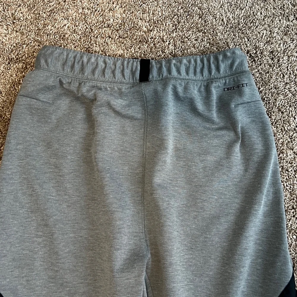 Air Jordan Grey Black Dri-Fit Statement Jogger Sweatpants Small Slim Fit Active